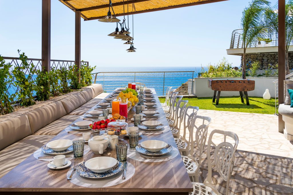 Villa Hera in Taormina - outside dining with view